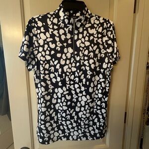 Top, short sleeve and very comfortable, size M. New with tags.